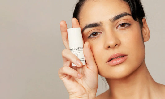 Brunette_model_close_up_holding_eye_cream_